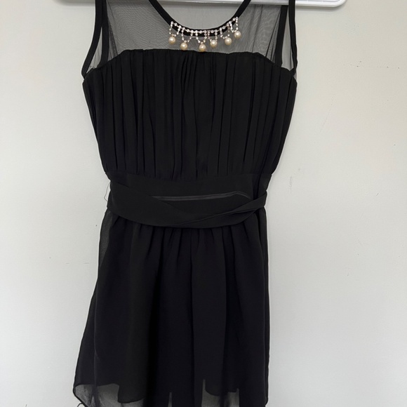black long dress top with pearl neckline - Picture 3 of 5